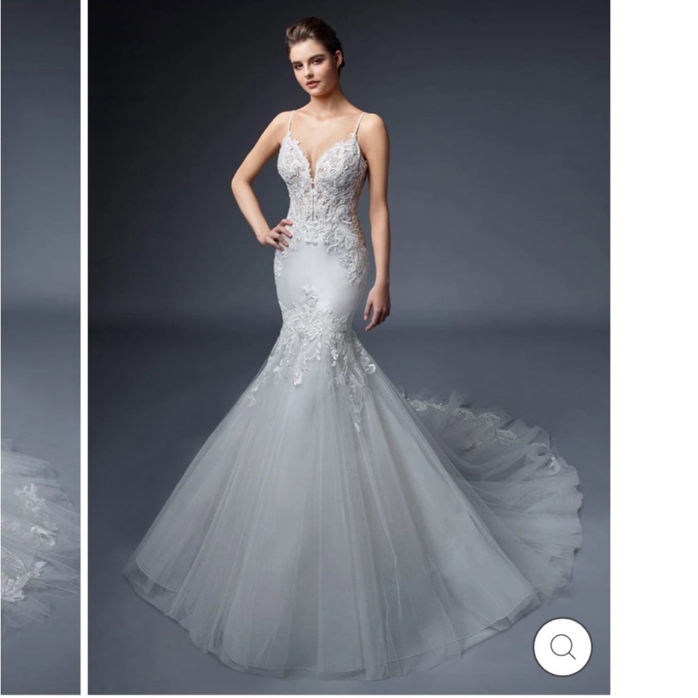 White Wedding Dress with Sleeveless Design